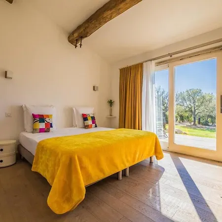 Villa De 7 Chambres Avec Piscine Privee Jacuzzi Et Jardin Clos A Porto Vecchio A 6 Km De La Plage
