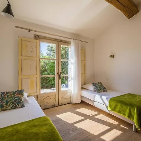 Villa De 7 Chambres Avec Piscine Privee Jacuzzi Et Jardin Clos A Porto Vecchio A 6 Km De La Plage * Porto-Vecchio