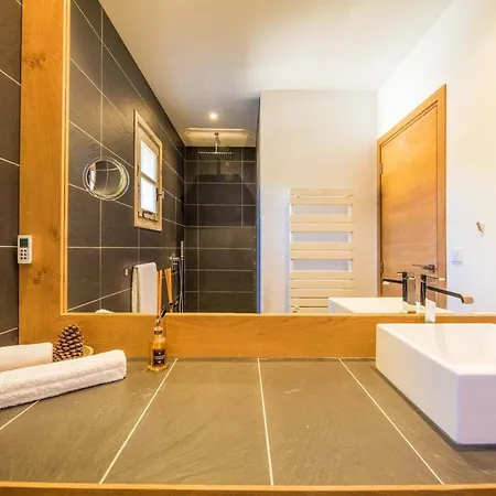 Villa De 7 Chambres Avec Piscine Privee Jacuzzi Et Jardin Clos A Porto Vecchio A 6 Km De La Plage Porto-Vecchio (Corsica)