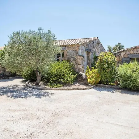 Villa De 7 Chambres Avec Piscine Privee Jacuzzi Et Jardin Clos A Porto Vecchio A 6 Km De La Plage * Porto-Vecchio (Corsica)