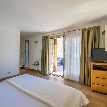Villa De 7 Chambres Avec Piscine Privee Jacuzzi Et Jardin Clos A Porto Vecchio A 6 Km De La Plage Villa Porto-Vecchio (Corsica)