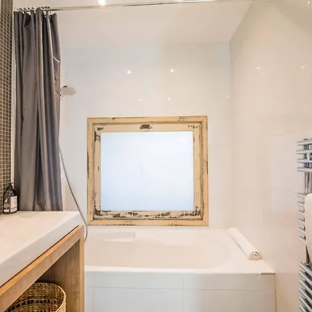 Villa Villa De 7 Chambres Avec Piscine Privee Jacuzzi Et Jardin Clos A Porto Vecchio A 6 Km De La Plage Porto-Vecchio (Corsica)